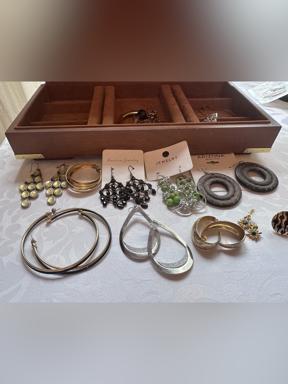 Wood Jewellery Box, assorted Jewellery: 10 earring pairs, necklace ring bracelet - Picture 7 of 11
